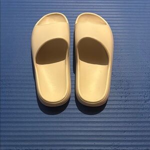Wild Fable Cream Slide Sandals